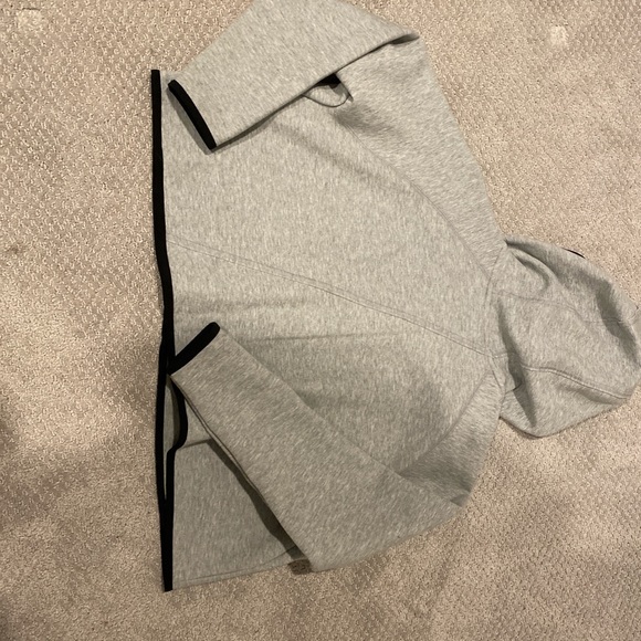 Nike tech jacket - Picture 3 of 4